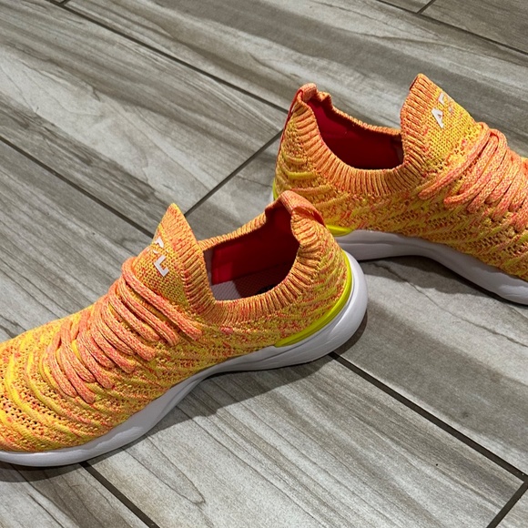 APL | Shoes | Apl Womens Techloom Wave Energy Magenta  APL Womens Techloom Wave Energy / Magenta / Melange sz 6.5